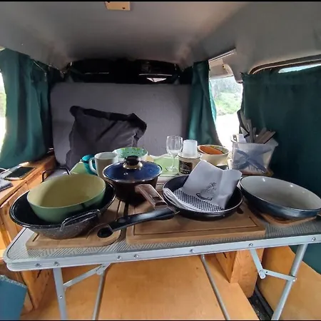 אתר קמפינג Simple Old Campervan To Rent For Over 25 Years *
