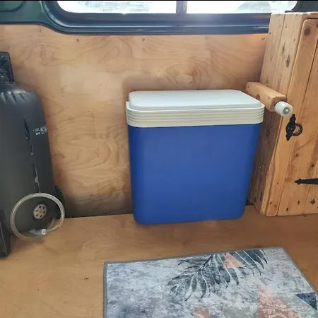 אתר קמפינג Simple Old Campervan To Rent For Over 25 Years *